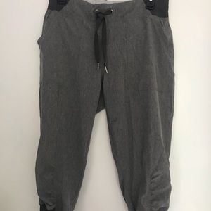 Calvin Klein high performance stretch Capri